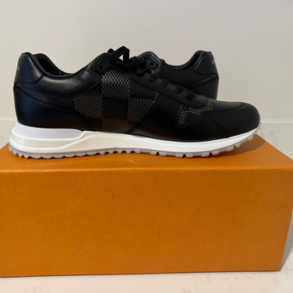 Louis Vuitton Men’s Run away shoe - Picture 2 of 5